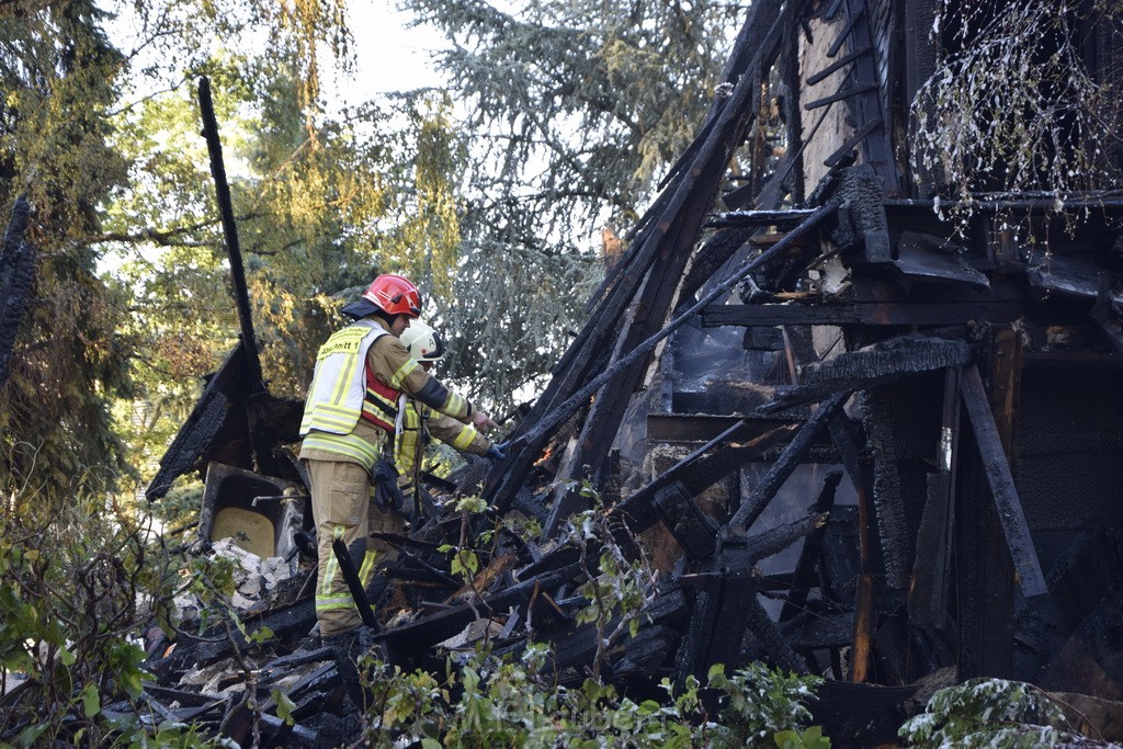 Grossfeuer Einfamilienhaus Siegburg Muehlengrabenstr P1095.JPG - Miklos Laubert